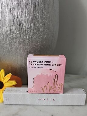 Mally Foundation & Makeup Brush